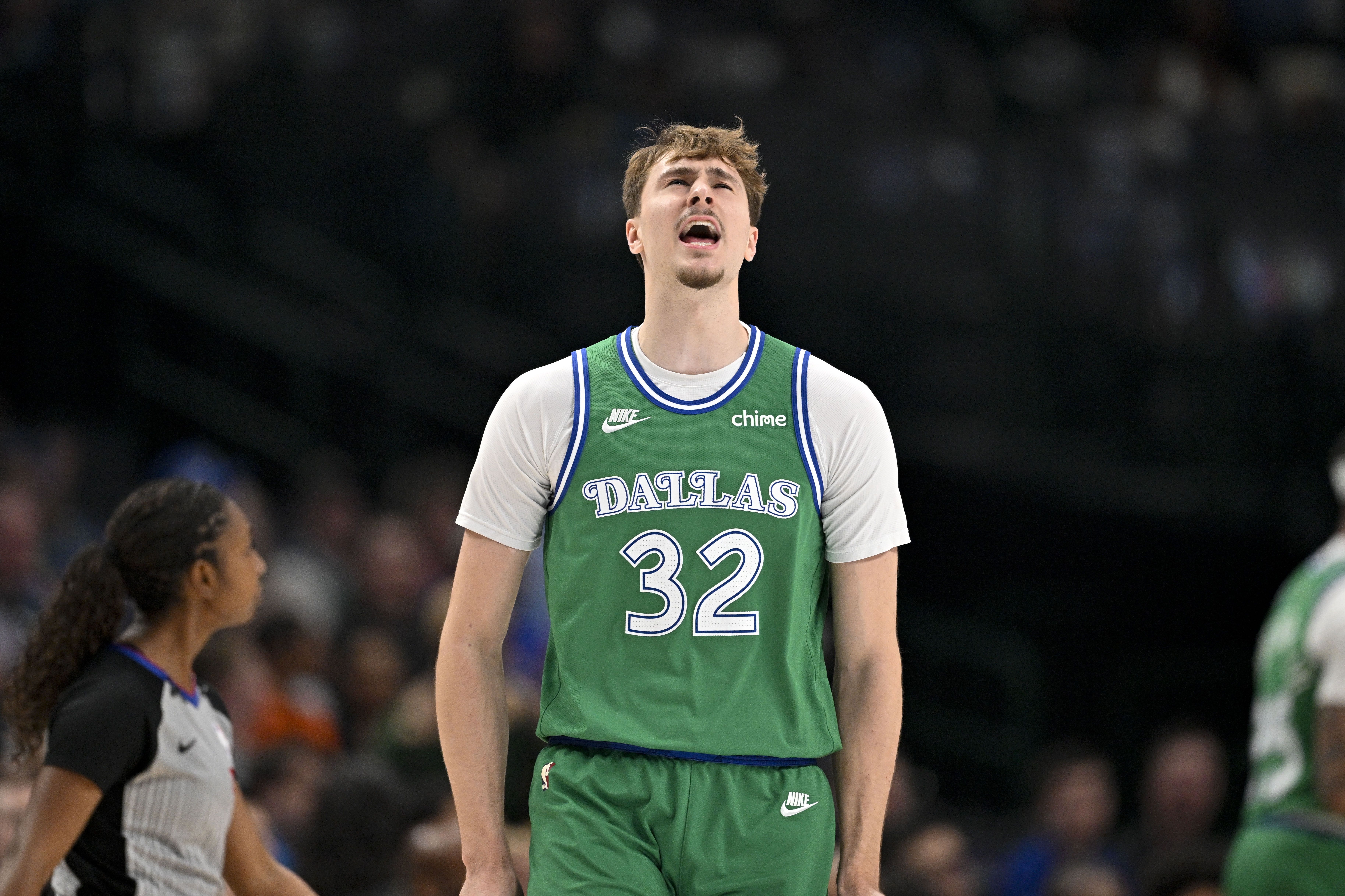 完美世界对战平台-撞墙了！弗拉格面对森林狼针对性防守半场11中2仅得4分4篮板