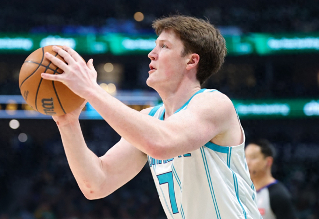 完美世界-236个三分！20岁菜鸟打成联盟第一，黄蜂重建成功，他冲历史纪录|克尼佩尔|圣安东尼奥马刺队|夏洛特黄蜂队|NBA常规赛|文班亚马_新浪体育_新浪新闻